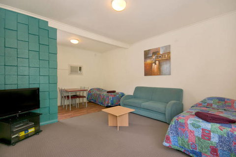 Hello Adelaide Motel + Apartments - Great Ocean Road Tourism 2
