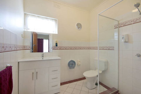 Hello Adelaide Motel + Apartments - Great Ocean Road Tourism 3