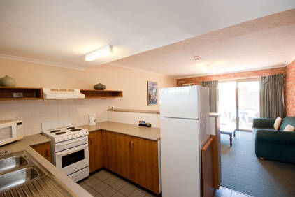 Allan Cunningham Motel And Old Wagon Restaurant - Great Ocean Road Tourism 1