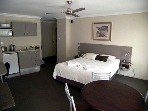 Aston Hill Motor Lodge - Great Ocean Road Tourism 0