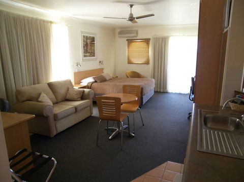 Aston Hill Motor Lodge - Great Ocean Road Tourism 3