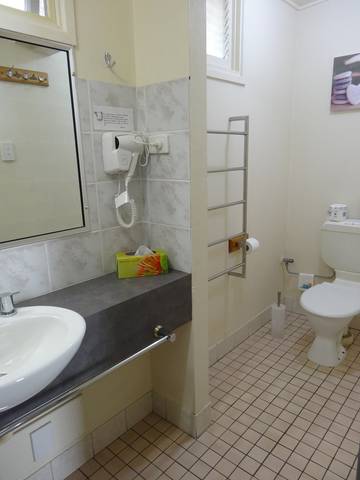 Gin Gin Central Motel - Great Ocean Road Tourism 3