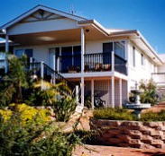 Lovering's Beach Houses - The Whitehouse Emu Bay - Great Ocean Road Tourism