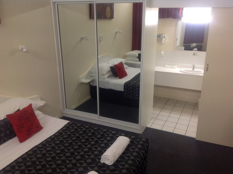 Parkside Motel & Licensed Restaurant - Great Ocean Road Tourism 3