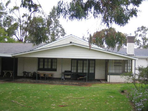 Pinkerton Hill (Naracoorte Cottages) - Great Ocean Road Tourism 1