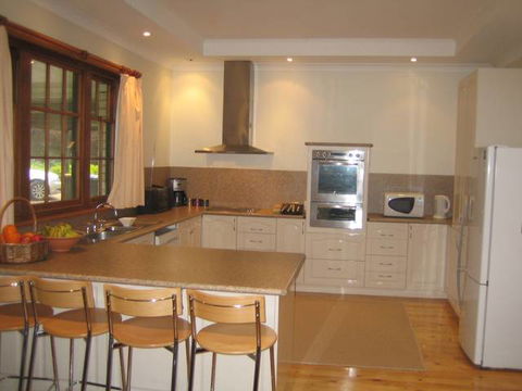 Pinkerton Hill (Naracoorte Cottages) - Great Ocean Road Tourism 2