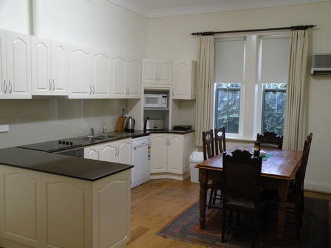 Smith Street Villa (Naracoorte Cottages) - Great Ocean Road Tourism 1
