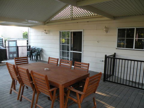 Smith Street Villa (Naracoorte Cottages) - Great Ocean Road Tourism 2