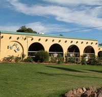 Tarcutta Halfway Motor Inn/Horse Hotel - Great Ocean Road Tourism