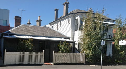 Williamstown Cottages & Apartments - Great Ocean Road Tourism 3