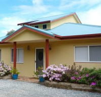Whitby on Wallis Lakefront Cottage - Great Ocean Road Tourism