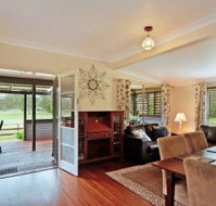 Woollamia Farm Cottage Accommodation - Great Ocean Road Tourism