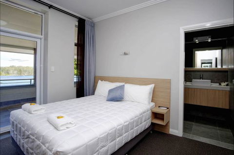 Lakes And Ocean Hotel - Great Ocean Road Tourism 2
