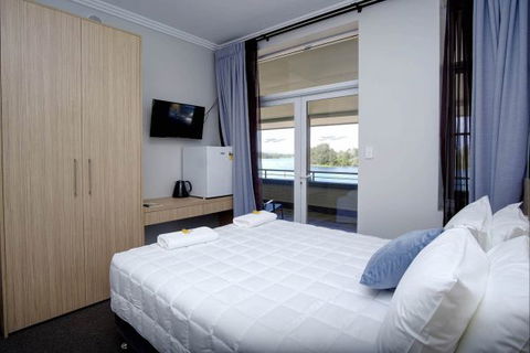Lakes And Ocean Hotel - Great Ocean Road Tourism 3