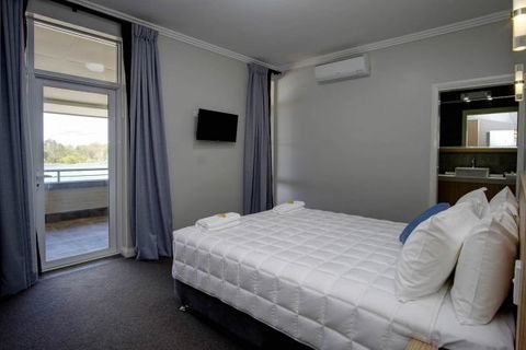 Lakes And Ocean Hotel - Great Ocean Road Tourism 4