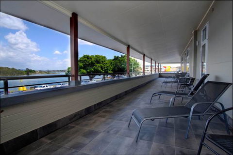 Lakes And Ocean Hotel - Great Ocean Road Tourism 6