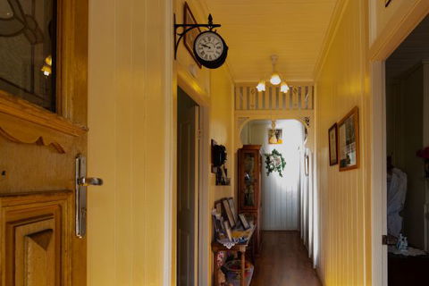 Tenterfield Historic Luxury Cottage - Great Ocean Road Tourism 5