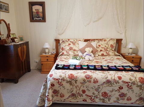 Tenterfield Historic Luxury Cottage - Great Ocean Road Tourism 7