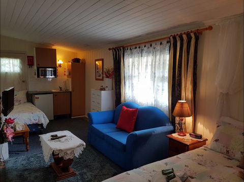 Tenterfield Historic Luxury Cottage - Great Ocean Road Tourism 8