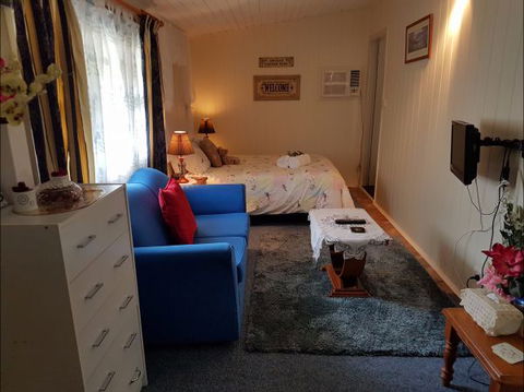 Tenterfield Historic Luxury Cottage - Great Ocean Road Tourism 9