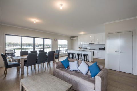 River Shack Rentals - Living The Dream - Great Ocean Road Tourism 89