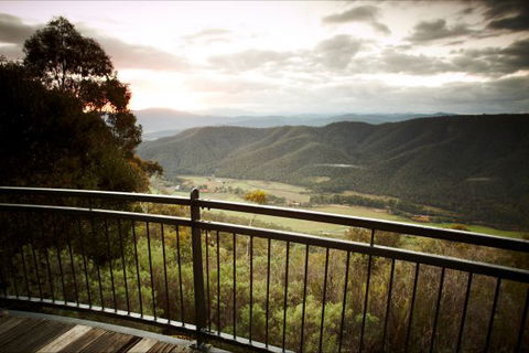 Pizzini's Vineyard Guesthouse - Great Ocean Road Tourism 0