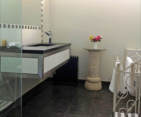 Pizzini's Vineyard Guesthouse - Great Ocean Road Tourism 3