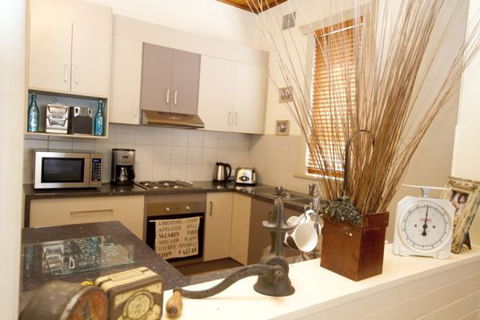 Anderl's Beach Cottage - Great Ocean Road Tourism 0