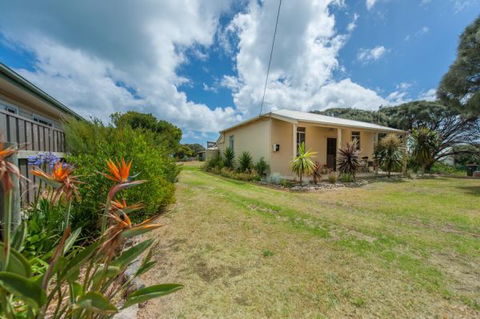 Anderl's Beach Cottage - Great Ocean Road Tourism 1