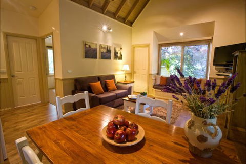 Autumn Abode Cottages - Great Ocean Road Tourism 0