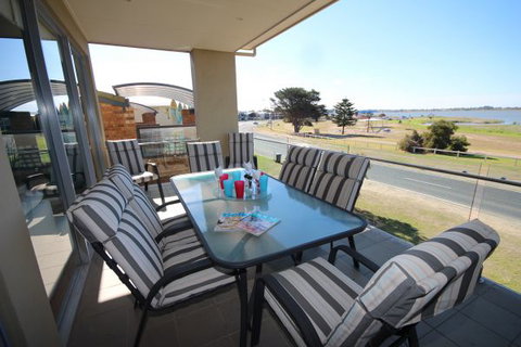 LJ Hooker Goolwa Holiday Rentals - 42 Underwood Avenue, Goolwa Beach - Great Ocean Road Tourism 1