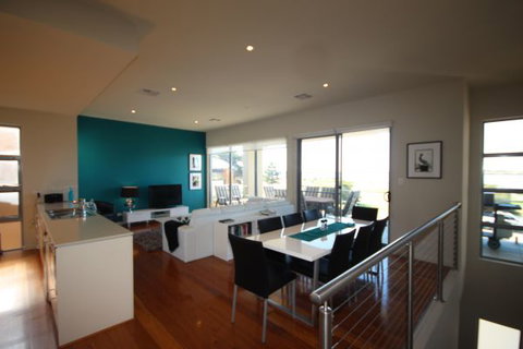 LJ Hooker Goolwa Holiday Rentals - 42 Underwood Avenue, Goolwa Beach - Great Ocean Road Tourism 2