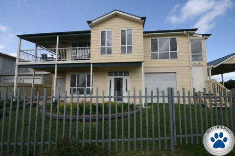 LJ Hooker Goolwa Holiday Rentals - 42 Underwood Avenue, Goolwa Beach - Great Ocean Road Tourism 4