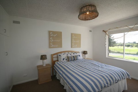 LJ Hooker Goolwa Holiday Rentals - 42 Underwood Avenue, Goolwa Beach - Great Ocean Road Tourism 9