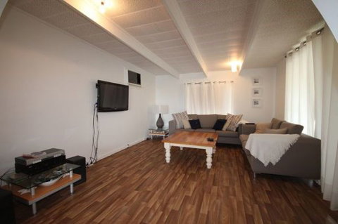 LJ Hooker Goolwa Holiday Rentals - 42 Underwood Avenue, Goolwa Beach - Great Ocean Road Tourism 10