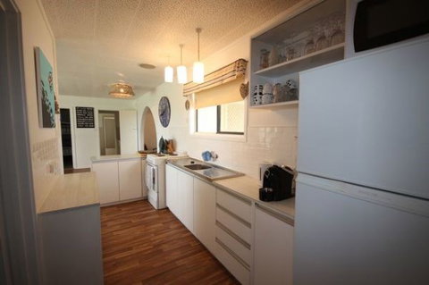 LJ Hooker Goolwa Holiday Rentals - 42 Underwood Avenue, Goolwa Beach - Great Ocean Road Tourism 11