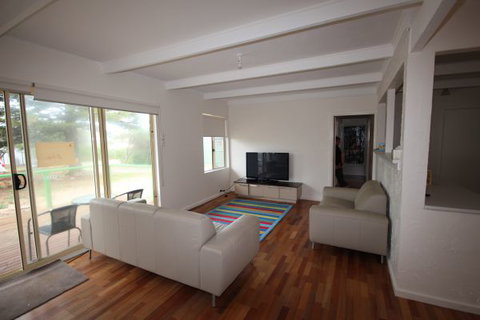 LJ Hooker Goolwa Holiday Rentals - 42 Underwood Avenue, Goolwa Beach - Great Ocean Road Tourism 12