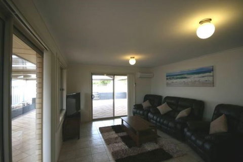 LJ Hooker Goolwa Holiday Rentals - 42 Underwood Avenue, Goolwa Beach - Great Ocean Road Tourism 22