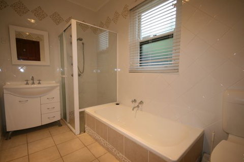 LJ Hooker Goolwa Holiday Rentals - 42 Underwood Avenue, Goolwa Beach - Great Ocean Road Tourism 26