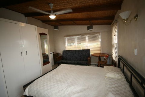 LJ Hooker Goolwa Holiday Rentals - 42 Underwood Avenue, Goolwa Beach - Great Ocean Road Tourism 27