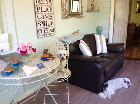 Must Love Dogs B&B And Self-Contained Cottage - Great Ocean Road Tourism 4