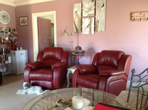 Must Love Dogs B&B And Self-Contained Cottage - Great Ocean Road Tourism 7