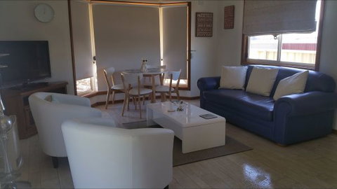 Must Love Dogs B&B And Self-Contained Cottage - Great Ocean Road Tourism 9