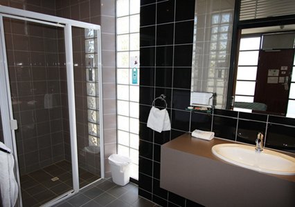 Highlander Hotel Bar Kitchen Rooftop - Great Ocean Road Tourism 4