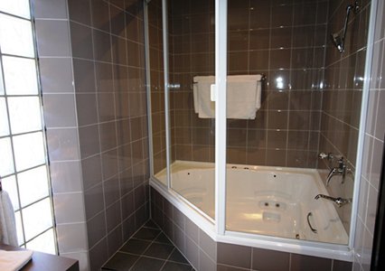 Highlander Hotel Bar Kitchen Rooftop - Great Ocean Road Tourism 5