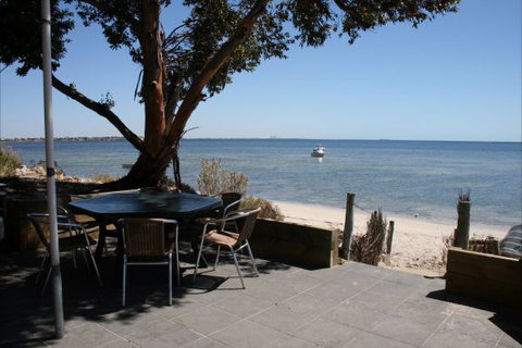Undercurrent - Great Ocean Road Tourism 0