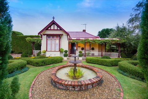 Barnsley House Beechworth - Great Ocean Road Tourism 5