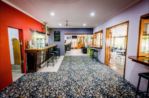 Goldfields Hotel And Finnigan's Rest - Great Ocean Road Tourism 5