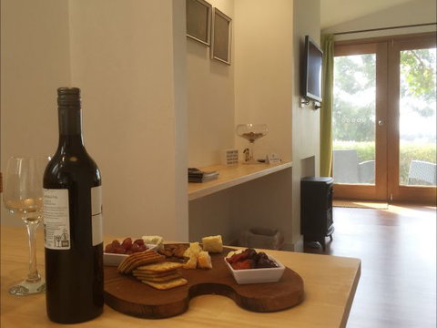 Jonathan Art Centre - Jarramarrumba House - Great Ocean Road Tourism 3