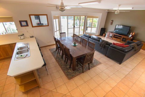 Limestone Ridge - Holiday House - Great Ocean Road Tourism 1
